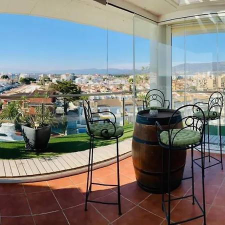 Les Marines Apartment Roses